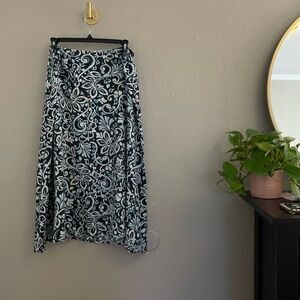 Soft Knit Blue & White Paisley Pull On Knee Length Skirt